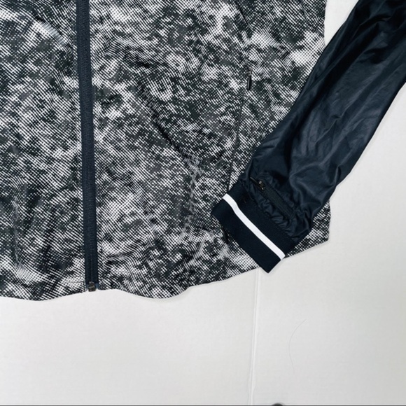 under Armour Storm Digi Camo Windbreaker Jacket - Picture 3 of 14